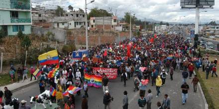 Marcha avanza a Quito