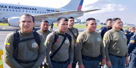 55 bomberos ecuatorianos recibieron reconocimiento por su labor en Chile