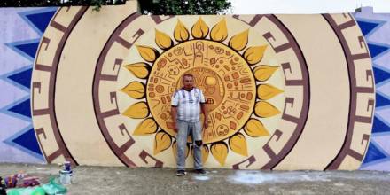 Murales artísticos embellecen escuela en Yantzaza 