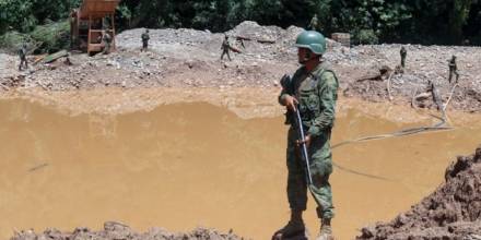 Noboa creó comité para combatir la minería ilegal en Ecuador 