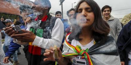 Cientos de personas reclaman la legalización total de la marihuana en Ecuador