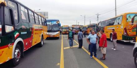 Ecuador enfrenta un día complicado por el paro de transporte