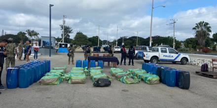 Una lancha con una tonelada de cocaína fue capturada cerca a Santa Elena