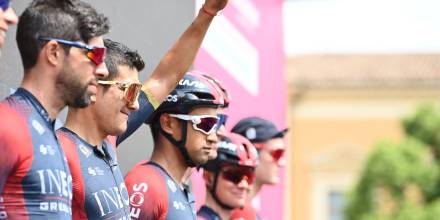 Richard Carapaz y Carlos Rodríguez encabezan Ineos y Evenepoel el Quick Step