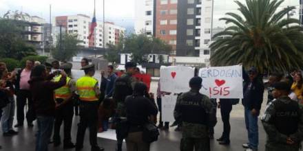 Masivo rechazo por la  actuación de la seguridad turca con grupo de mujeres