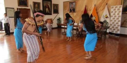 Cantón Logroño festeja con pasillo y danza shuar
