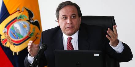 Simón Cueva advierte de indicios de recuperación económica en Ecuador