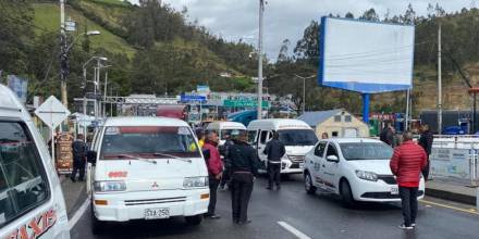 Transportistas bloquean frontera entre Colombia y Ecuador