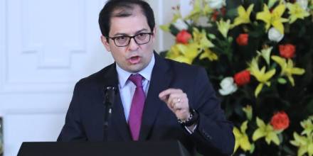 Fiscal General de Colombia entrega a Ecuador información sobre el líder abatido del ELN