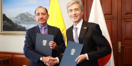 Ecuador recibe apoyo de Japón para luchar contra la pesca ilegal