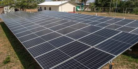 La energía solar alivia el impacto de la sequía en aldeas amazónicas de Brasil