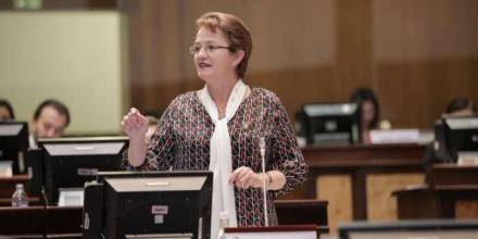 Exasambleísta correísta fue sentenciada a un año por concusión
