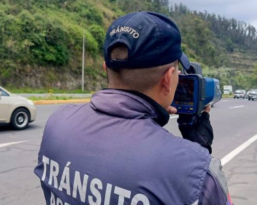 El ‘Pico y Placa’ en Quito es el plan de restricción vehicular con un horario de limitación del tráfico desde las 06:00 hasta las 09:30 y desde las 16:00 a las 20:00, de lunes a viernes, de acuerdo con el último dígito de la placa.