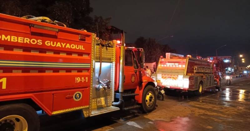 Durante el traslado, los bomberos dieron la voz de alerta a la Policía y la seguridad municipal / Foto: cortesía Bomberos de Guayaquil