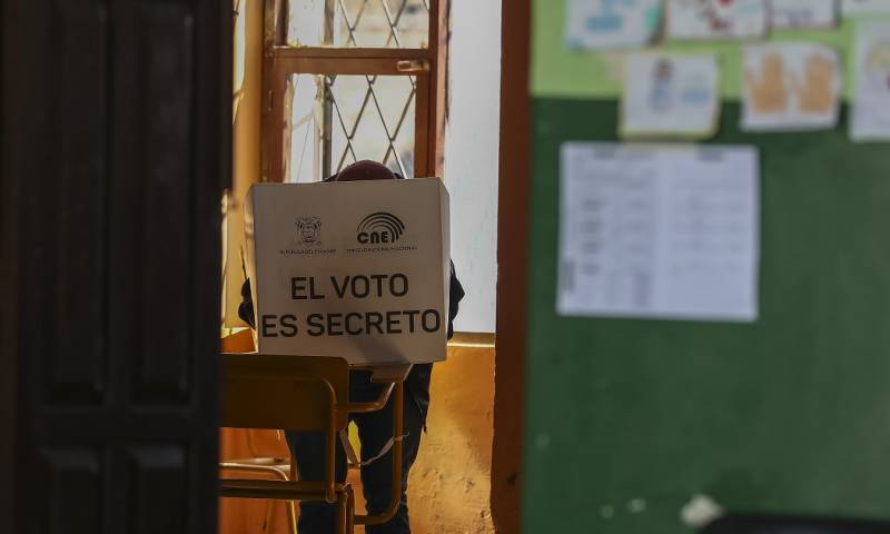 Desde la empresa Montgar, se distribuyeron 2.711 paquetes electorales hacia las provincias de Morona Santiago, Napo, Orellana, Pastaza, Sucumbíos y Zamora Chinchipe / Foto: EFE