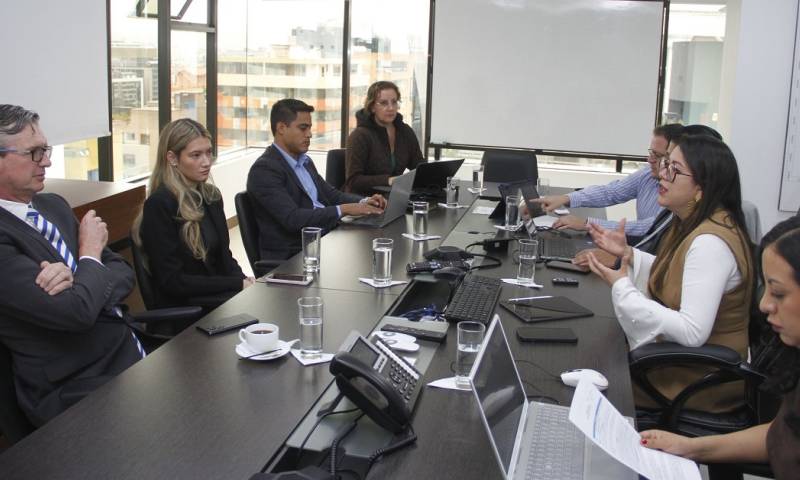 La titular de Energía ya mantiene reuniones con otros funcionarios para resolver el problema / Foto: cortesía Andrea Arrobo