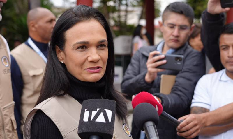 Isabel de Saint Malo felicitó el compromiso cívico de los ecuatorianos al acudir a las urnas para ejercer su derecho a elegir en democracia / Foto: cortesía Isabel de Saint Malo