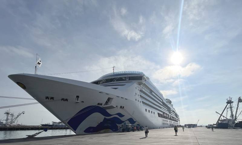 El barco Coral Princess llegó desde Australia con 1.800 pasajeros / Foto: cortesía Ministerio de Turismo