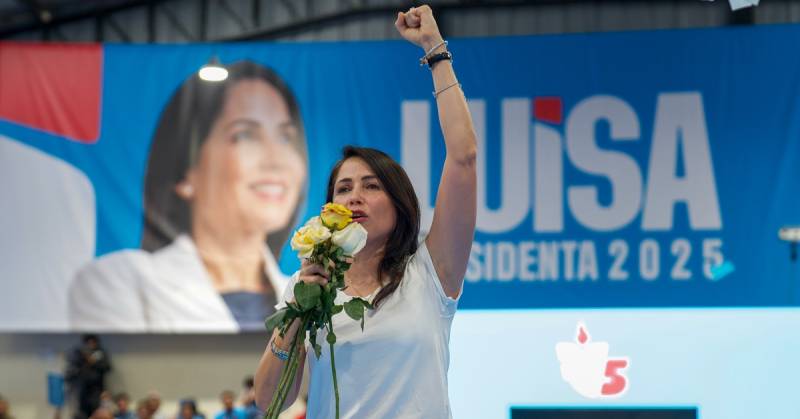 "Vamos a revivir a Ecuador con salud, dignidad, con educación, con paz, con justicia", dijo al lanzar su campaña proselitista en el norte de Quito./ Foto: cortesía EFE