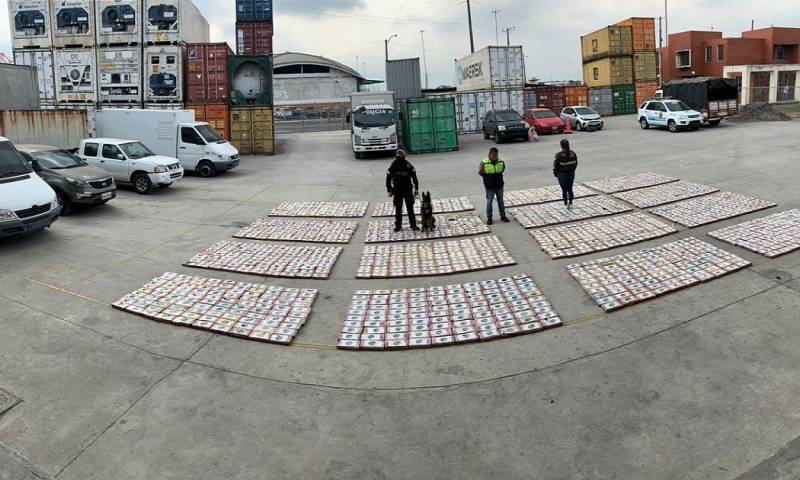 La incautación se realizó al inspeccionar el contenedor antes de ser embarcado en uno de los muelles del puerto de Guayaquil / Foto: cortesía Policía Nacional