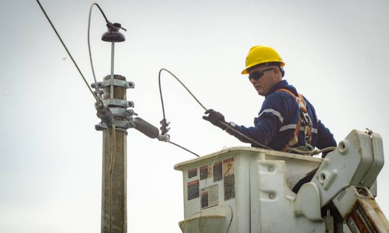 Los cortes de luz programados en Ecuador buscan mejorar la calidad del servicio eléctrico y prevenir futuras desconexiones imprevistas / Foto: CENEL