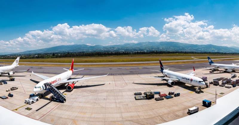 La temporada alta de exportación de flores se extenderá hasta el 8 de febrero / Foto: cortesía Quiport