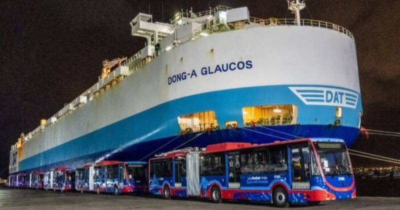 Los trolebuses llegaron a Manta provenientes de China / Foto: cortesía Municipio de Quito