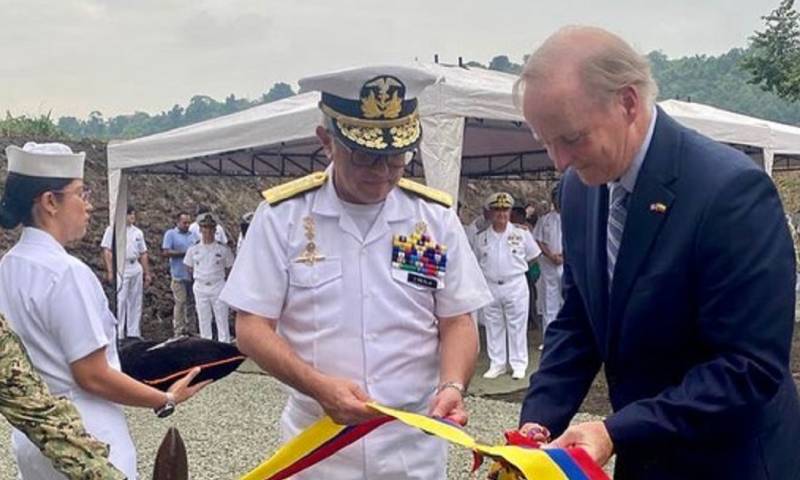 Las obras fueron entregadas a la infantería de marina en Jaramijó y Guayaquil/ Foto: cortesía Embajada de Estados Unidos