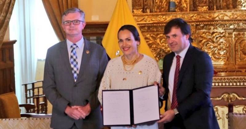 La suscripción del acuerdo se llevó a cabo en el Palacio de Carondelet / Foto: cortesía Ministerio de Energía y Minas