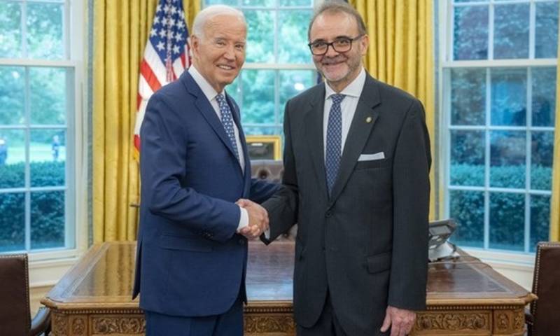 El presidente de Estados Unidos, Joe Biden, recibió al nuevo embajador de Ecuador, Cristian Espinosa, en la Casa Blanca / Foto: cortesía Embajada de Ecuador en EE.UU.