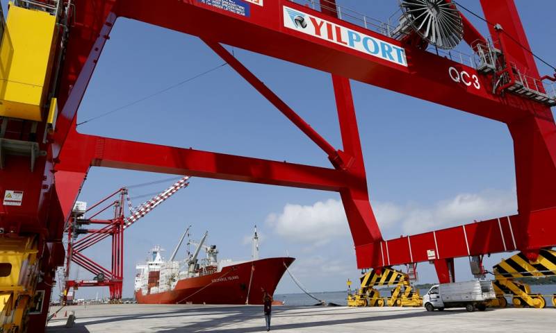 La alianza se firmó entre Yilport Terminal Operations y la Autoridad Portuaria de Puerto Bolívar / Foto: cortesía Presidencia 