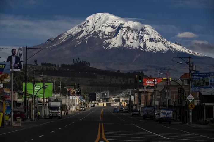 Guías certificados han confirmado inestabilidad en los mantos de nieve y la presencia de restos de avalanchas recientes cerca del trayecto/ Foto: cortesía