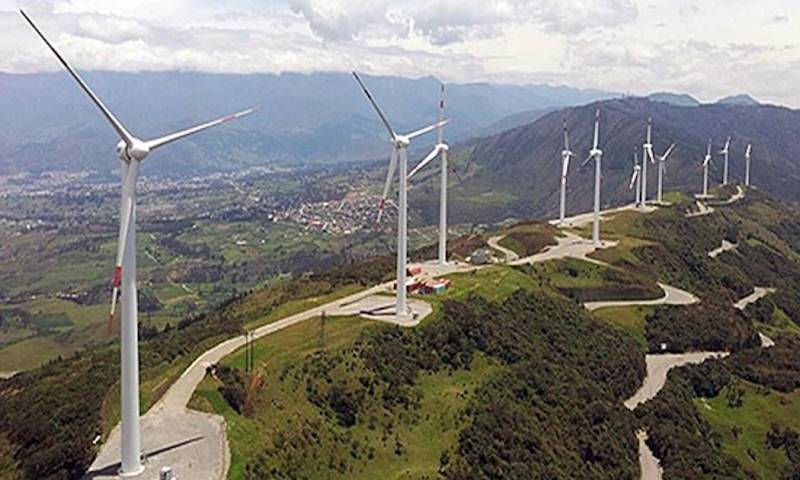 El expresidente Guillermo Lasso firmó el contrato de inversión del proyecto eólico Villonaco III en Loja / Foto: cortesía 