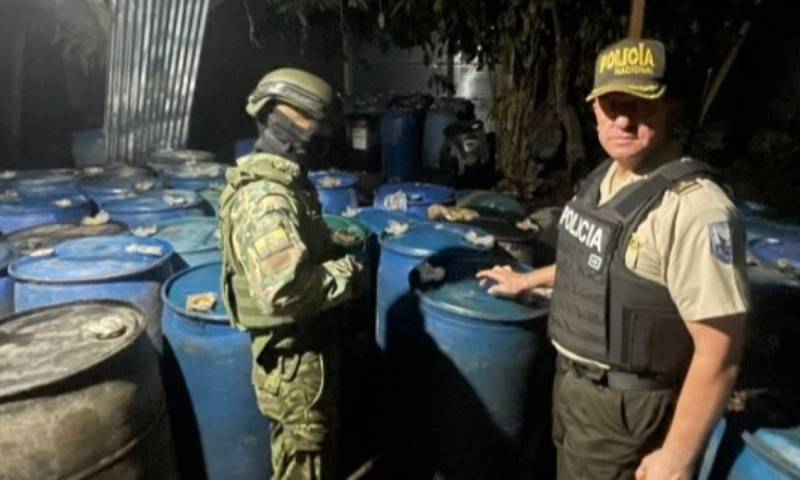 7.000 galones de hidrocarburos almacenados en una vivienda y en un camión fueron incautados / Foto: cortesía Policía Nacional