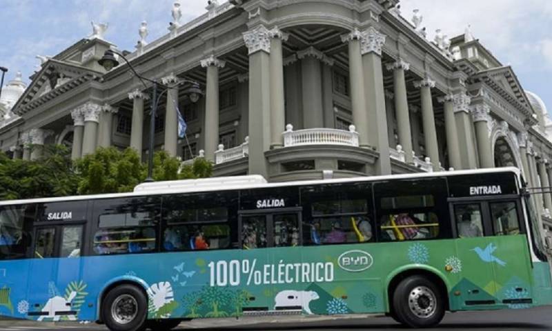 Estas son las placas que tienen pico y placa hoy, 27 de octubre de 2023, en Quito / Foto: Shutterstock