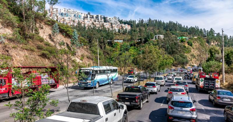 ¿Hasta qué hora es el Pico y placa en Quito? Desde las 6:00 hasta las 9:30 y de las 16:00 a las 20:00 / Foto: Shutterstock