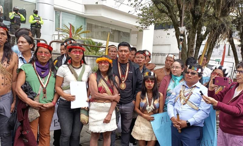 Los indígenas waorani se reunieron este jueves ante la Corte Constitucional / Foto: cortesía Agencia Tegantai