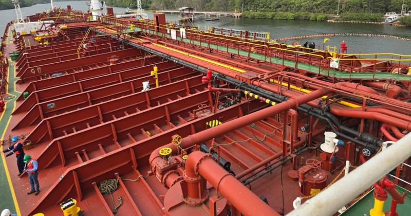 La recepción y distribución de combustibles se lo realizó en la Terminal Tres Bocas / Foto: cortesía Ministerio de Energía y Minas