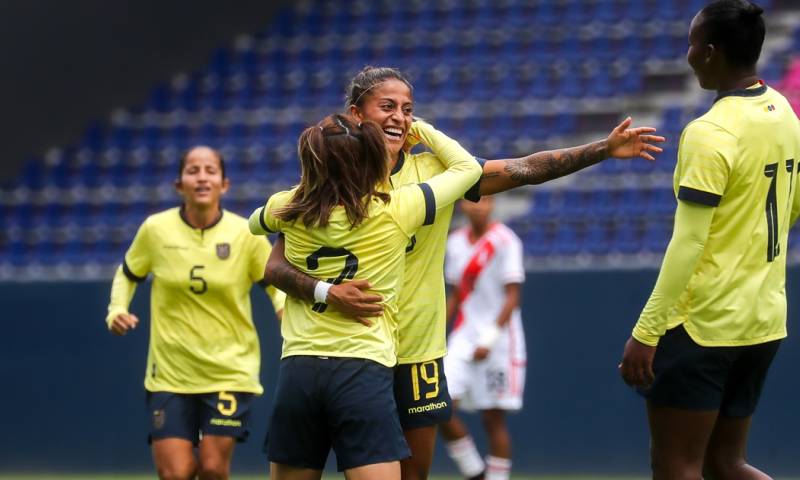 La selección femenina ecuatoriana venció 2-0 a Perú en el segundo partido amistoso jugado en Quito / Foto: EFE