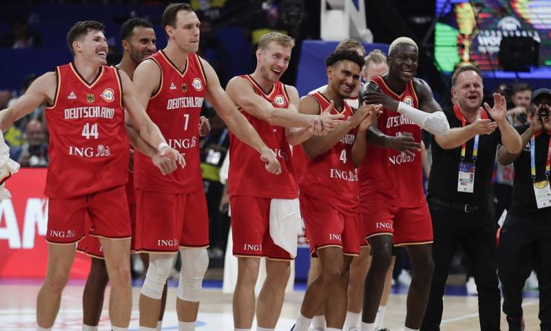 El partido fue una oda al baloncesto ofensivo, una final anticipada entre dos equipos que bien fueron merecedores de haber peleado por la corona mundial/ Foto: cortesía EFE