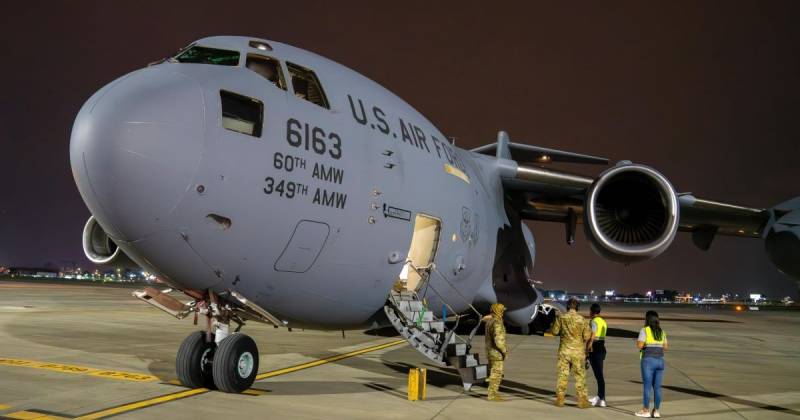 La semana pasada aterrizaron en la ciudad de Guayaquil dos vuelos de deportación / Foto: cortesía US Embassy Ecuador