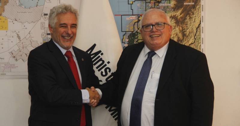 El viceministro de Hidrocarburos, Guilhermo Ferreria (derecha), realizó el anuncio ayer / Foto: cortesía Ministerio de Energía y Minas