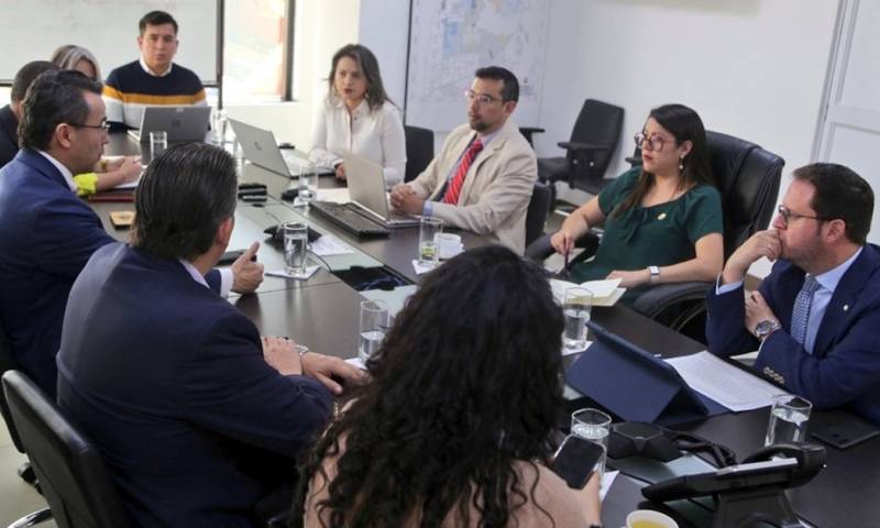 Así lo acordaron el gerente de Infraestructura y Energía del BID, Rigoberto Ariel Yépez, y la ministra de Energía y Minas de Ecuador, Andrea Arrobo / Foto: cortesía Ministerio de Energía 
