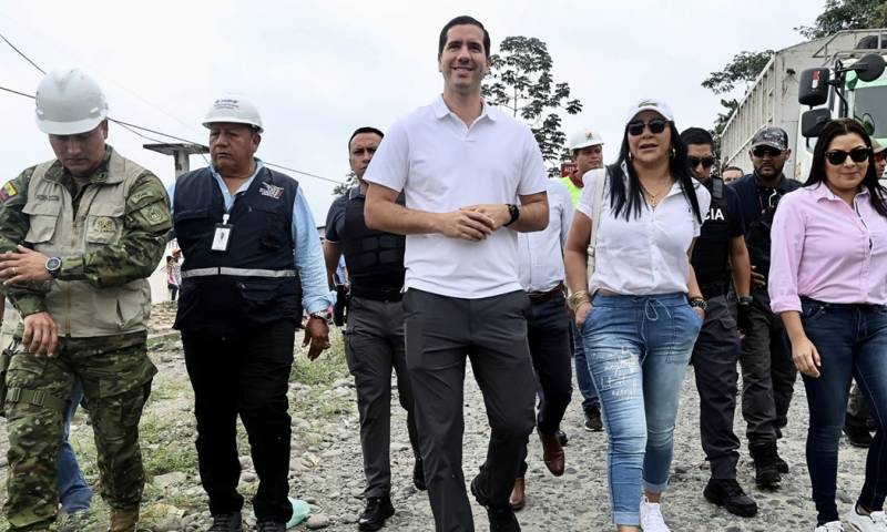 El ministro de Transporte, Roberto Luque, recorrió puntos críticos de la vía Quinindé- Esmeraldas / Foto: cortesía MTOP