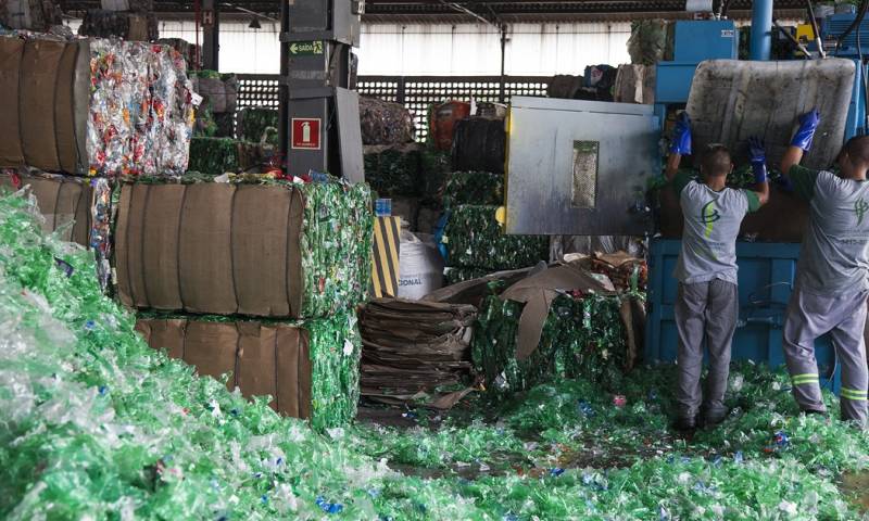 Coca-Cola destacó la urgencia de mejorar la infraestructura de reciclaje en la región / Foto: EFE