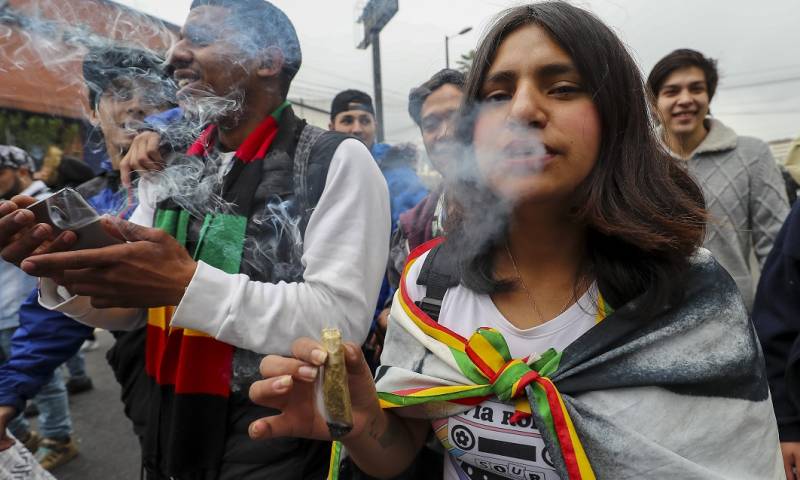 Cientos de personas reclaman la legalización total de la marihuana en Ecuador / Foto: EFE