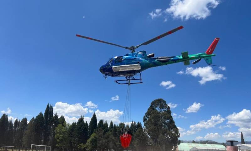 Solaris Resources puso a disposición un helicóptero que realizó aproximadamente 60 descargas aéreas / Foto: cortesía Cámara de Minería del Ecuador