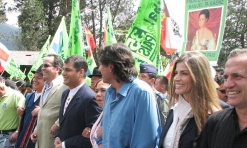 Rafael Correa y Alberto Acosta fueron los promotores de la Constitución de 2008 / Foto: cortesía