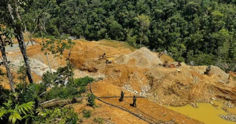 Al menos 134 hectáreas han sido deforestadas y afectadas por la actividad minera / Foto: cortesía Ejército Ecuatoriano