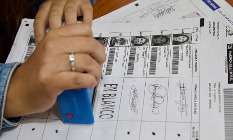 Por unanimidad y con 132 votos, los legisladores ecuatorianos aprobaron el texto definitivo de la Ley / Foto: EFE